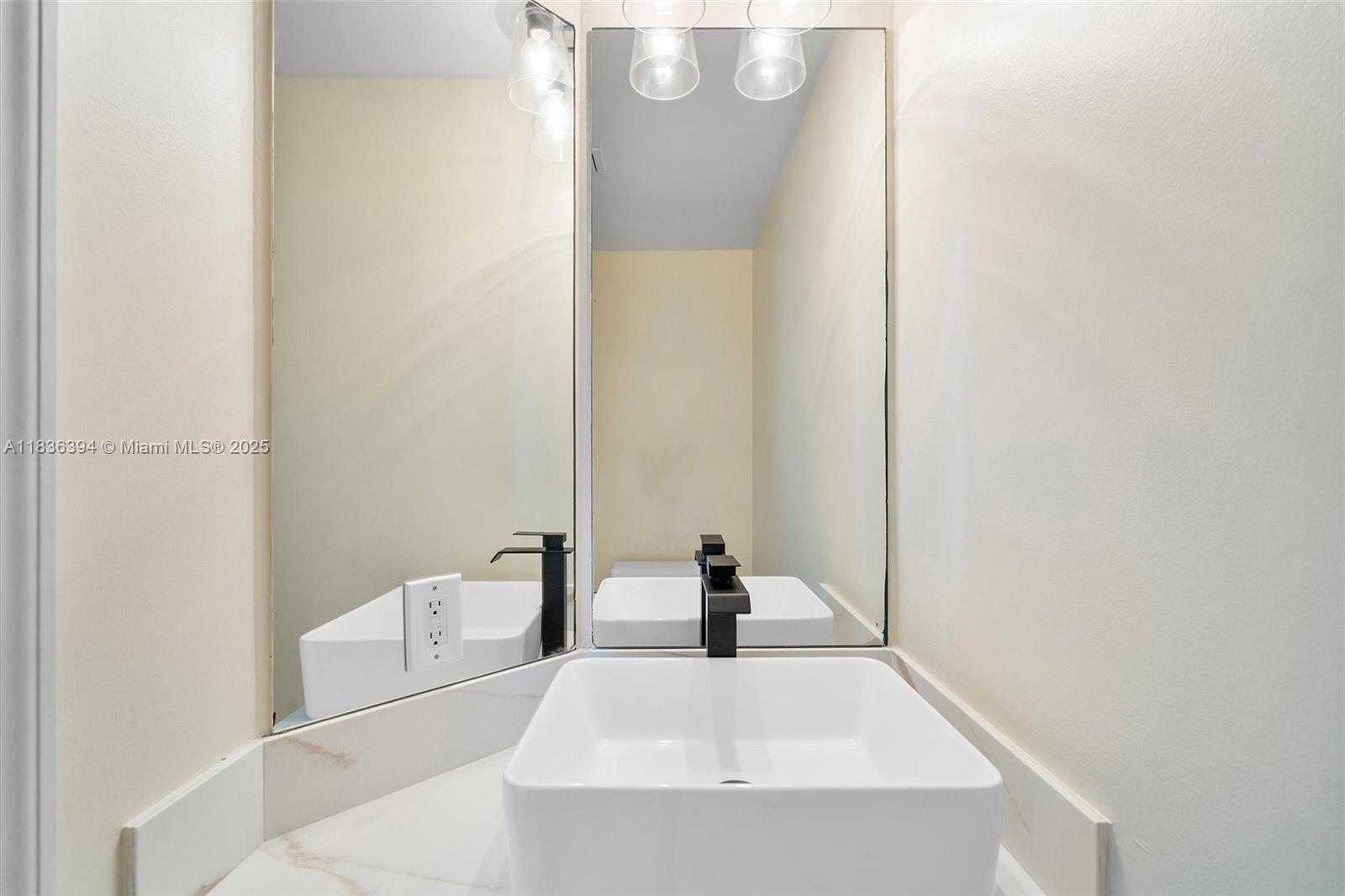 Small Image of 701 BRICKELL KEY BLVD #1802, Miami Number 44