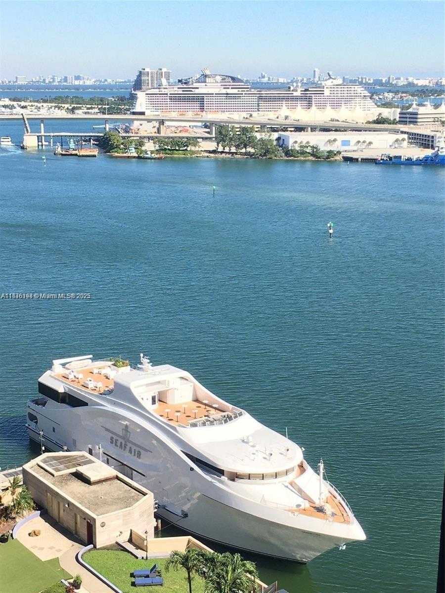 Small Image of 335 SOUTH BISCAYNE BLVD #2006, Miami Number 3