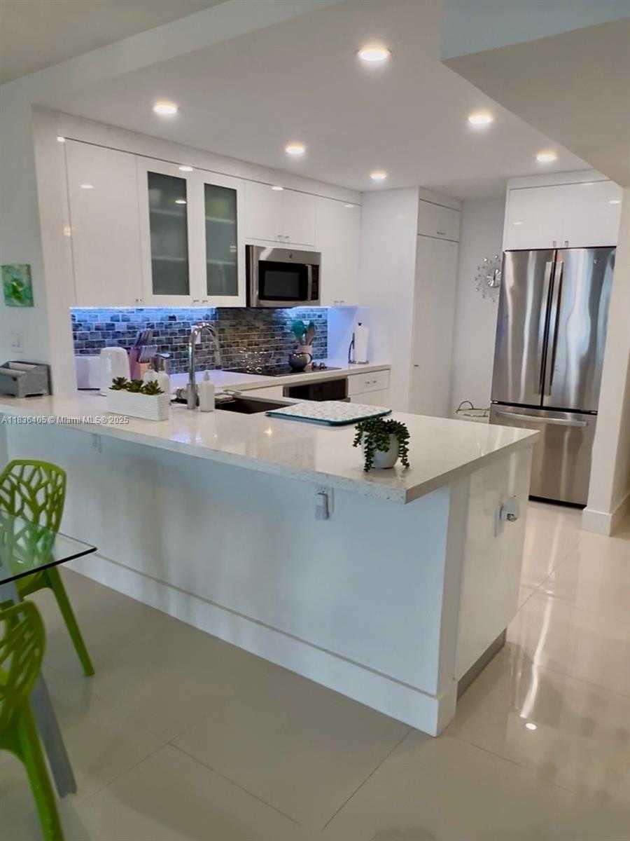 Small Image of 1901 BRICKELL AV #B2405, Miami Number 12