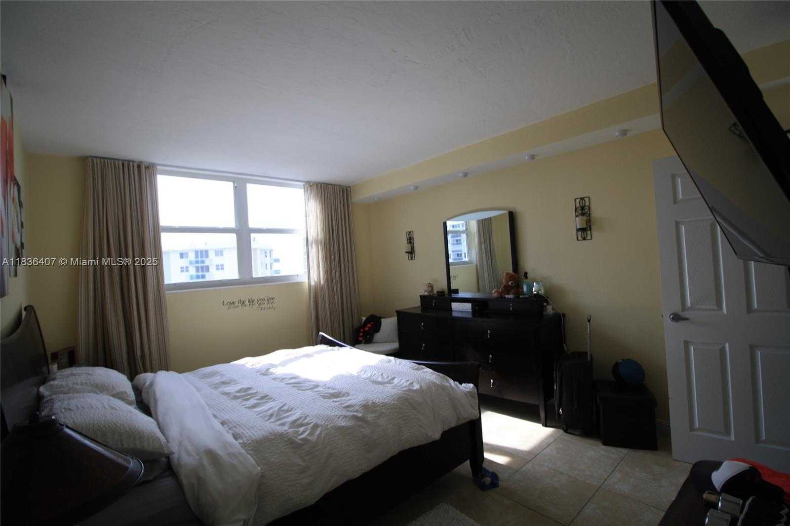 Small Image of 3000 SOUTH OCEAN DR #1414, Hollywood Number 12
