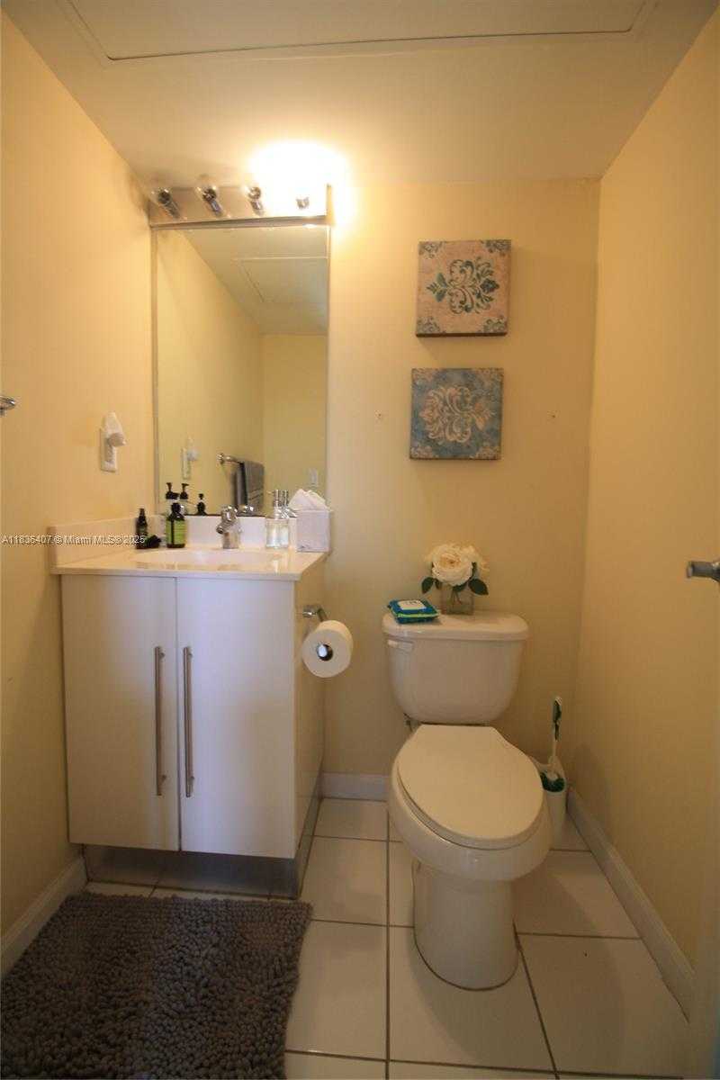 Small Image of 3000 SOUTH OCEAN DR #1414, Hollywood Number 15