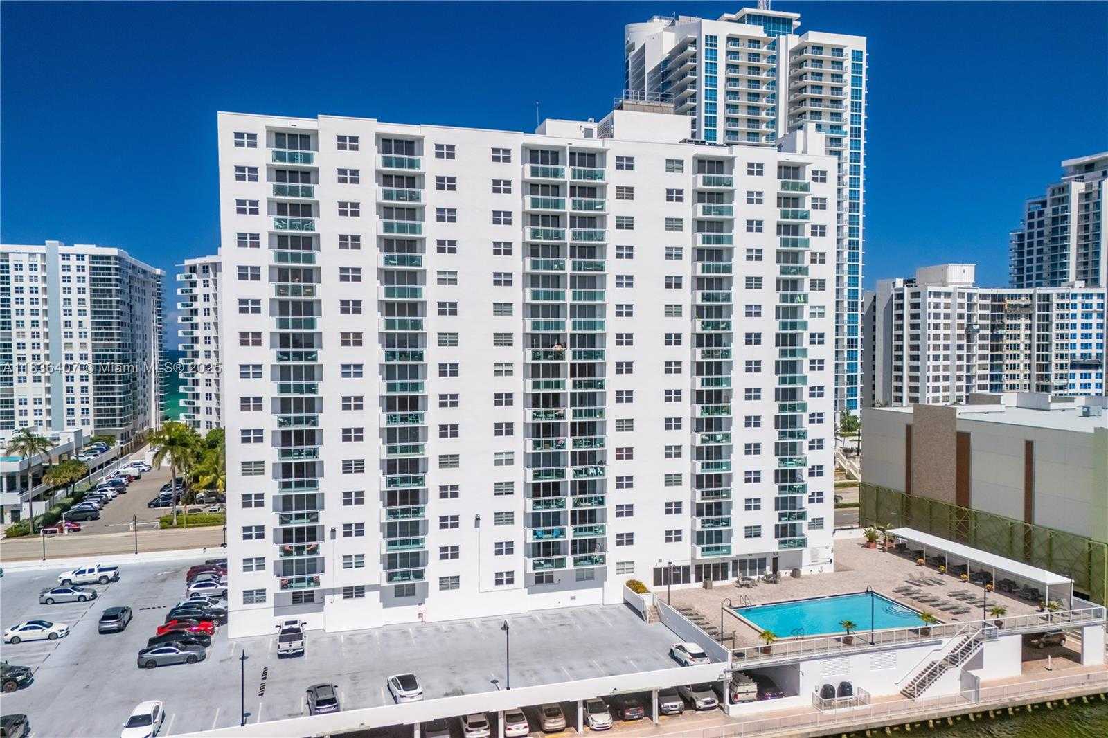 Small Image of 3000 SOUTH OCEAN DR #1414, Hollywood Number 2