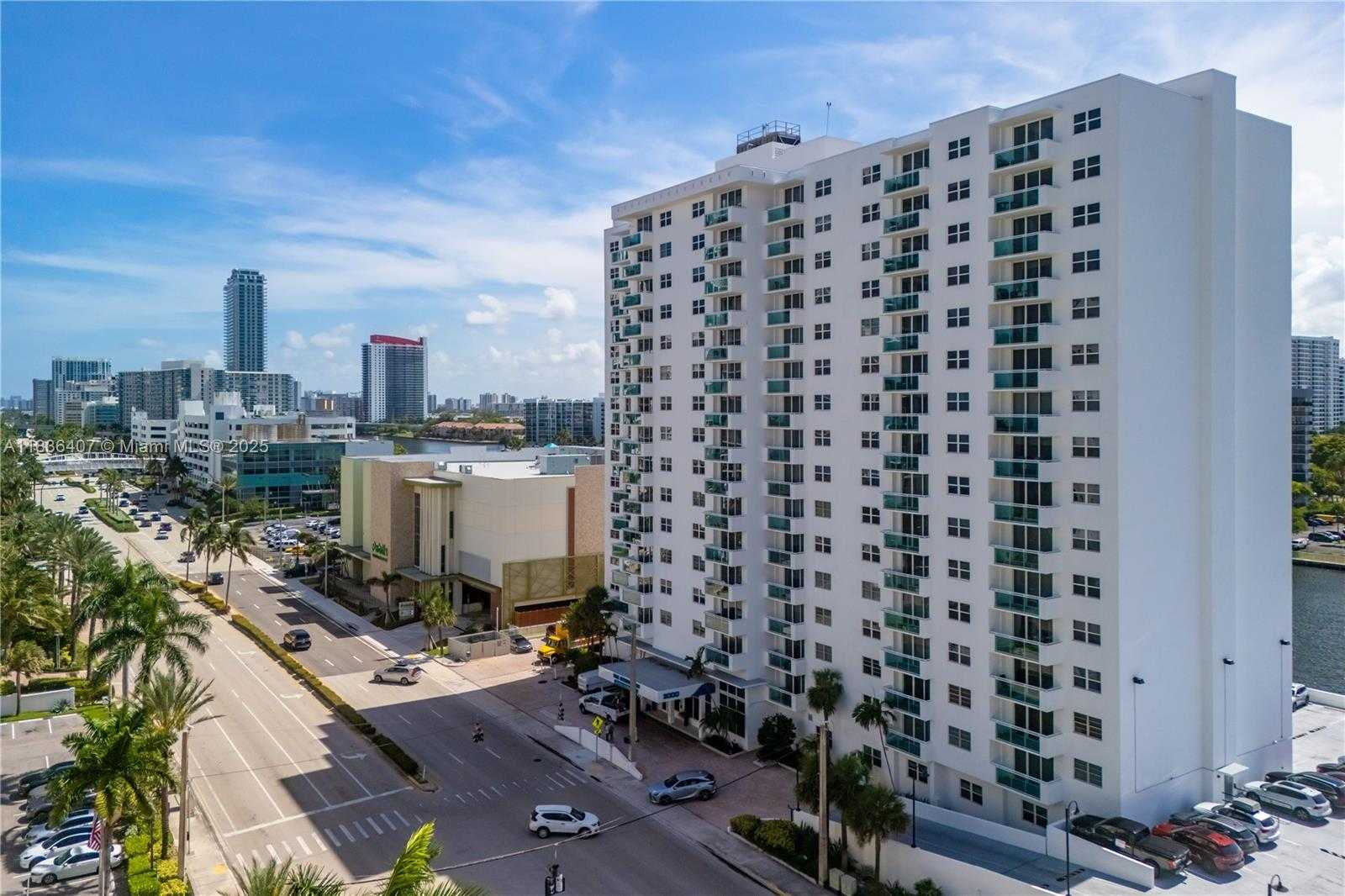 Small Image of 3000 SOUTH OCEAN DR #1414, Hollywood Number 4