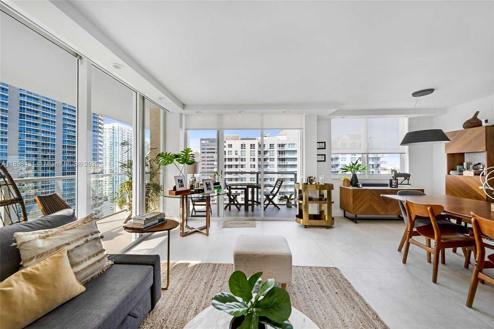 Small Image of 1155 BRICKELL BAY DR #3002, Miami Number 4