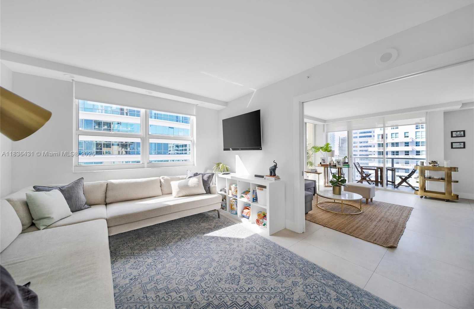 Small Image of 1155 BRICKELL BAY DR #3002, Miami Number 5