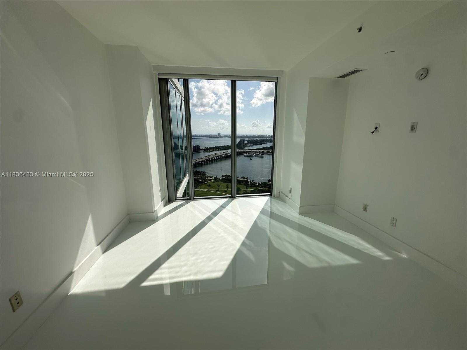 Small Image of 888 BISCAYNE BLVD #4208, Miami Number 11