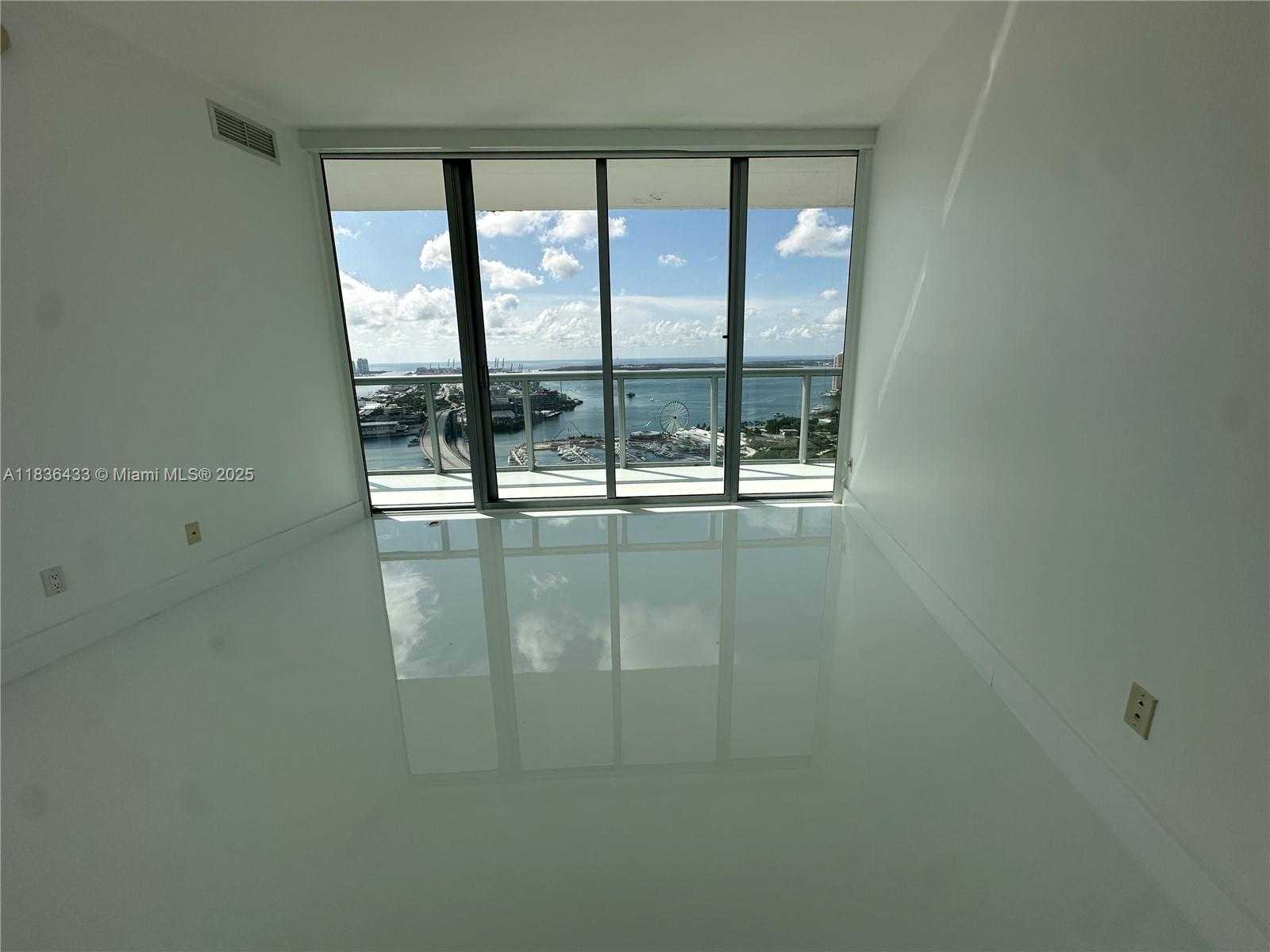 Small Image of 888 BISCAYNE BLVD #4208, Miami Number 17