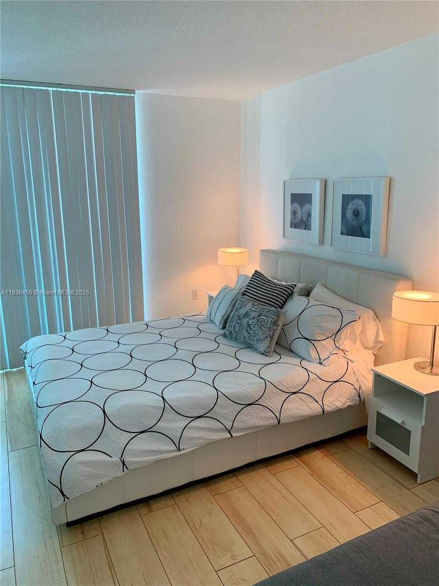 Small Image of 2101 BRICKELL AVE #2911, Miami Number 12