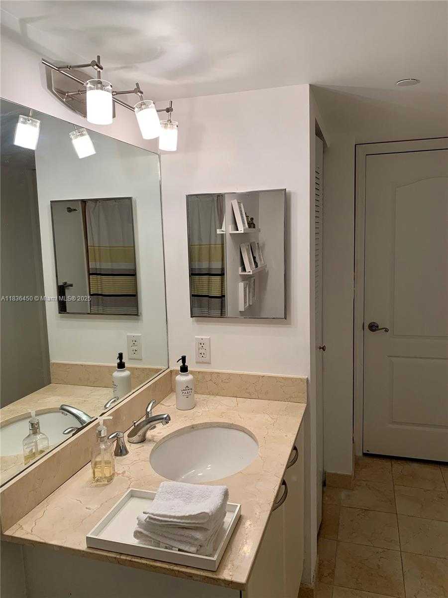 Small Image of 2101 BRICKELL AVE #2911, Miami Number 16