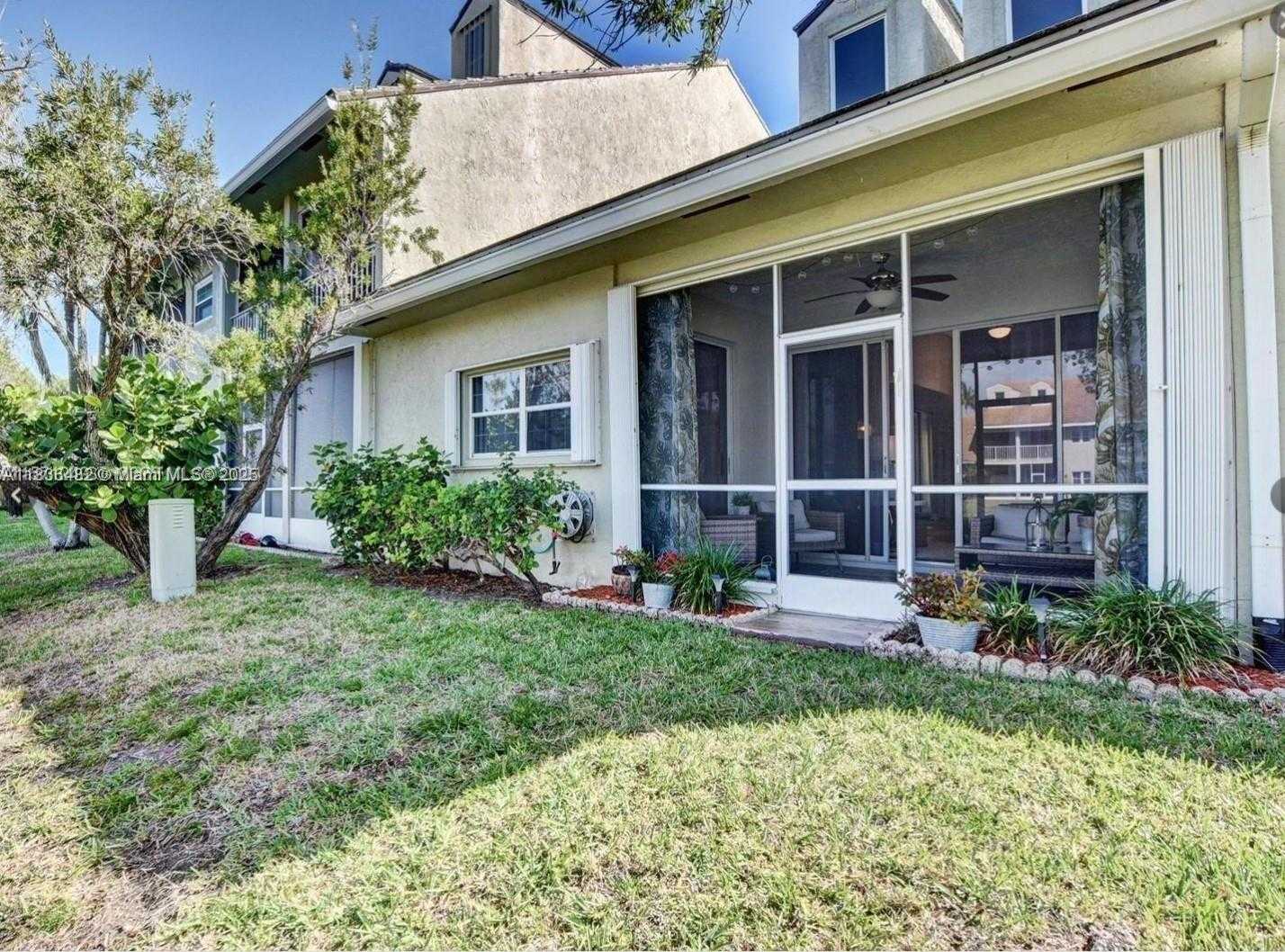 Small Image of 51 NORTH LAKESHORE DR #51, Hypoluxo Number 32