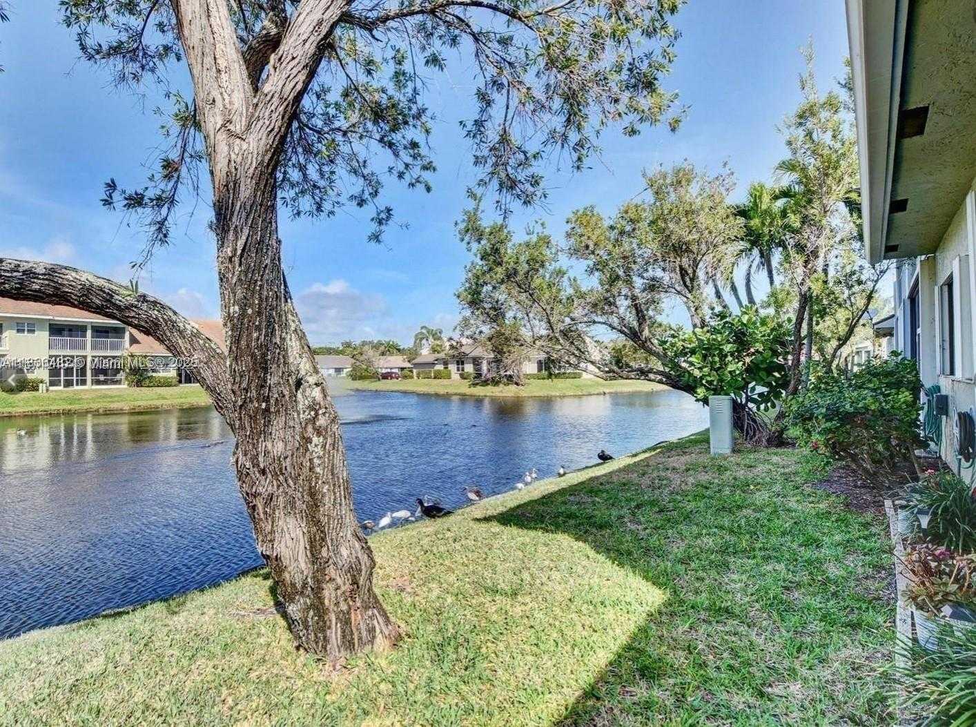 Small Image of 51 NORTH LAKESHORE DR #51, Hypoluxo Number 33