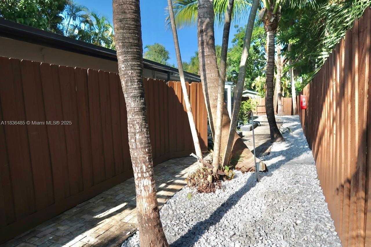 Small Image of 110 SOUTH WEST 20TH AVE #1-2, Fort Lauderdale Number 11
