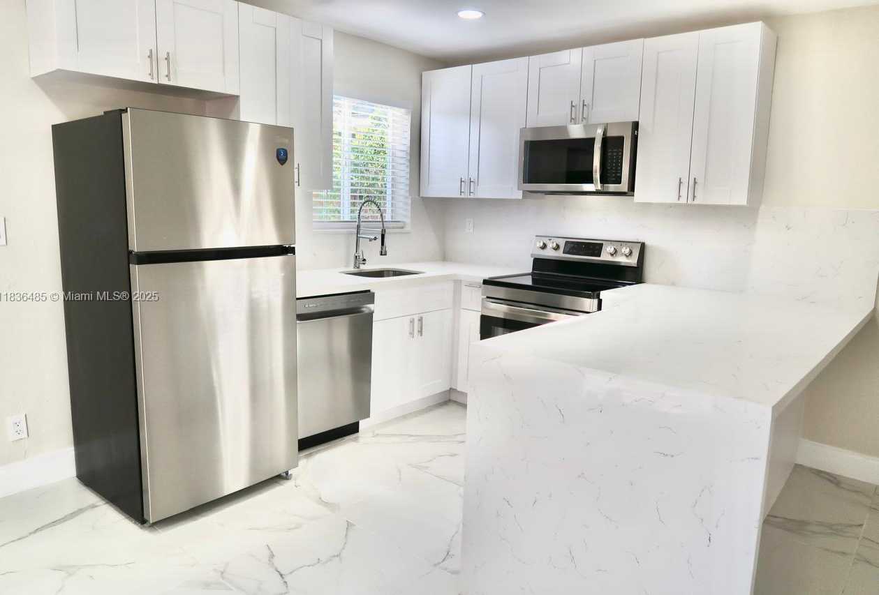 Small Image of 110 SOUTH WEST 20TH AVE #1-2, Fort Lauderdale Number 2