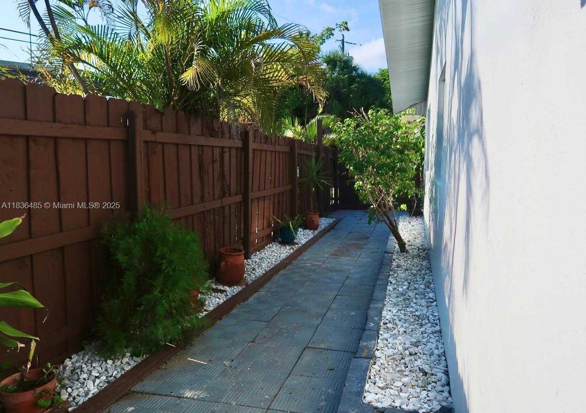 Small Image of 110 SOUTH WEST 20TH AVE #1-2, Fort Lauderdale Number 25