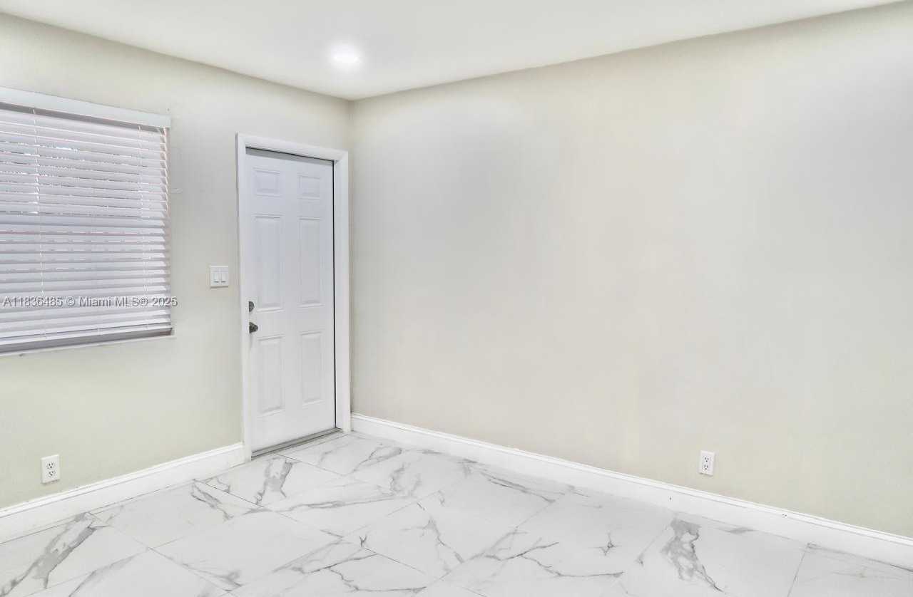 Small Image of 110 SOUTH WEST 20TH AVE #1-2, Fort Lauderdale Number 3