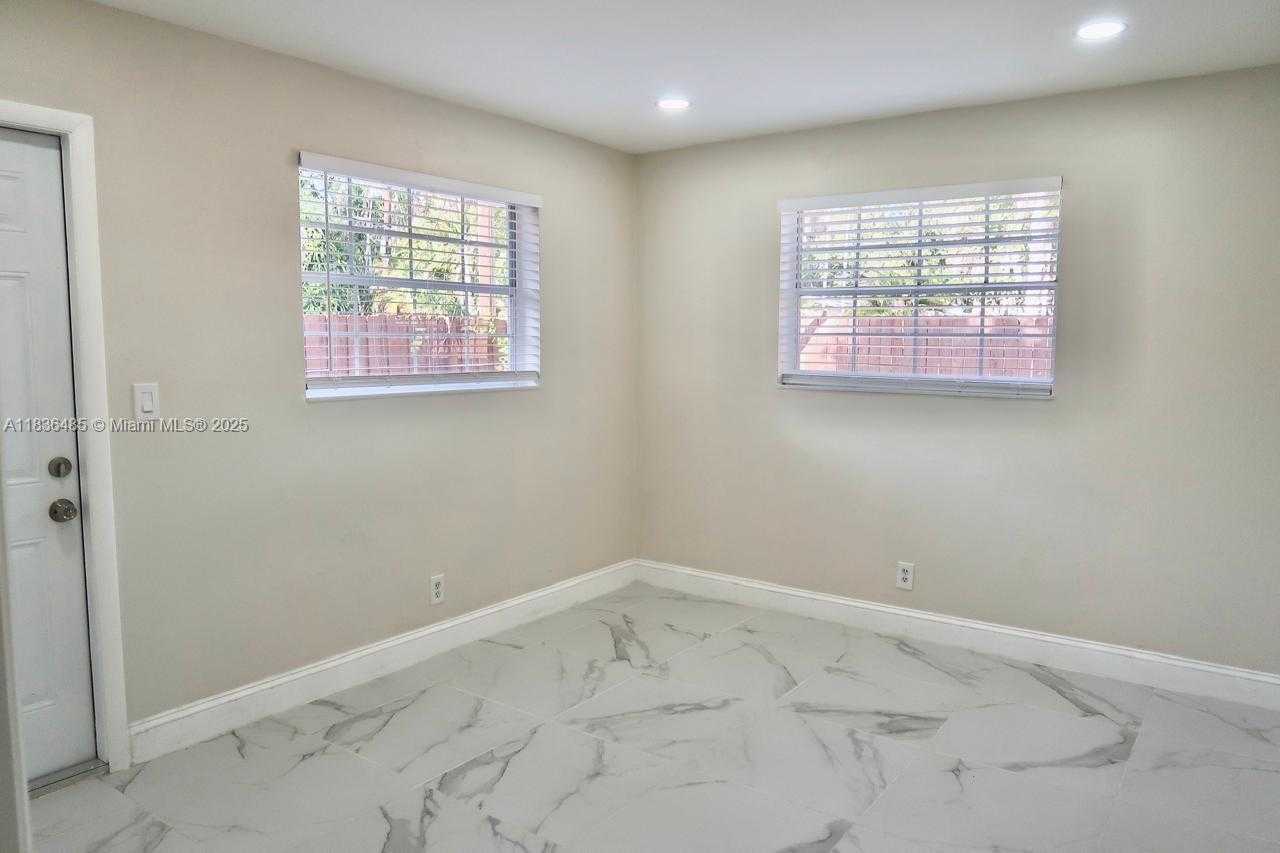 Small Image of 110 SOUTH WEST 20TH AVE #1-2, Fort Lauderdale Number 4