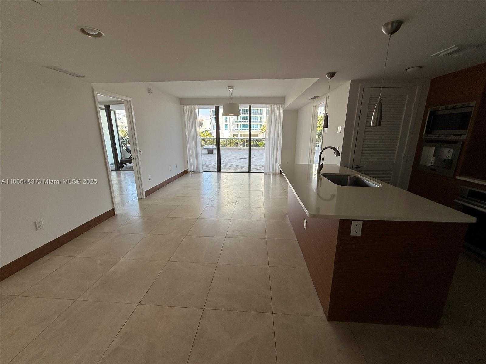 Small Image of 5875 COLLINS AVE #505, Miami Beach Number 3