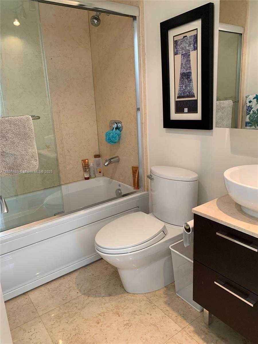 Small Image of 5875 COLLINS AVE #505, Miami Beach Number 9