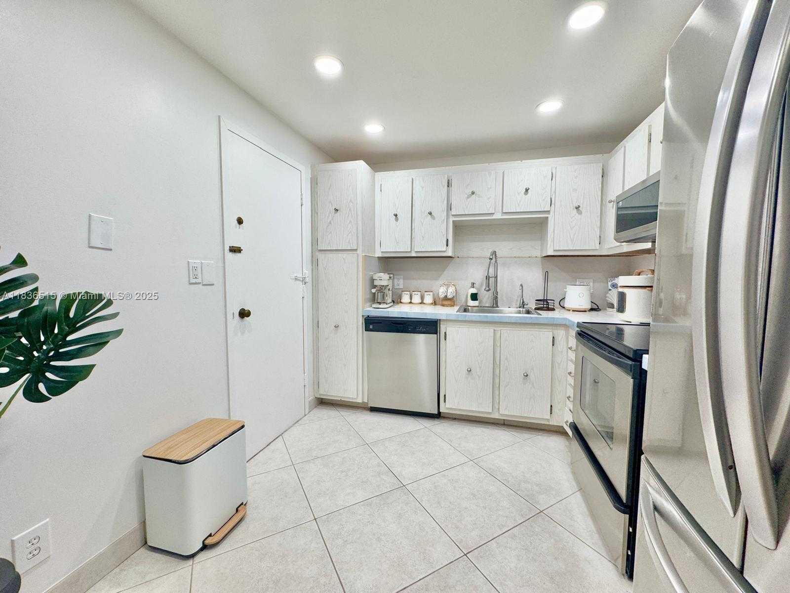 Small Image of 3800 SOUTH OCEAN DR #1709, Hollywood Number 36