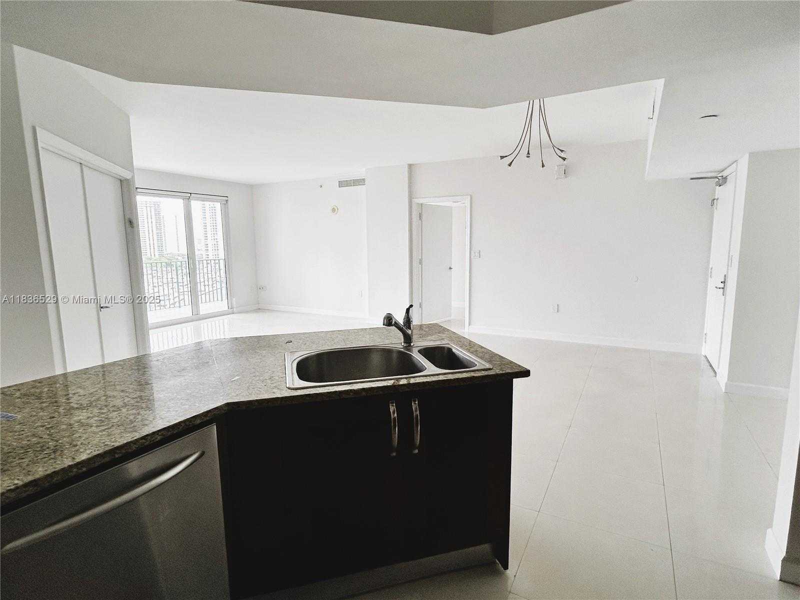 Small Image of 19900 EAST COUNTRY CLUB DR #1005, Aventura Number 4
