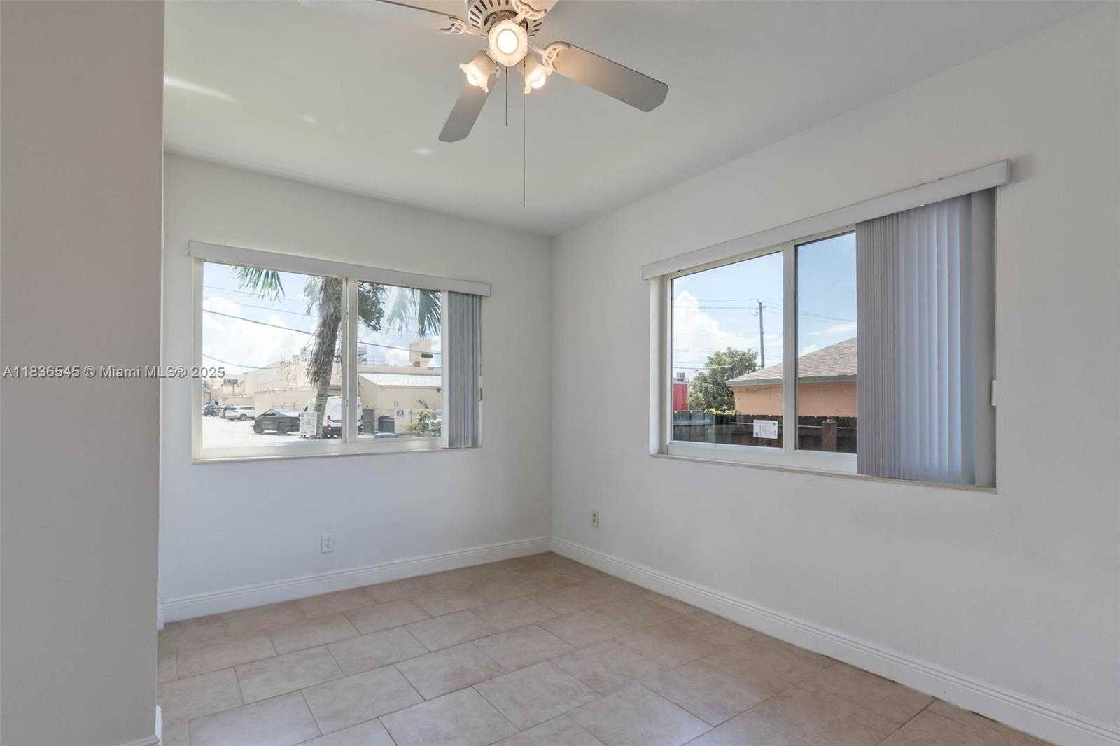 Small Image of 3916 SOUTH WEST 58TH AVE, Miami Number 10