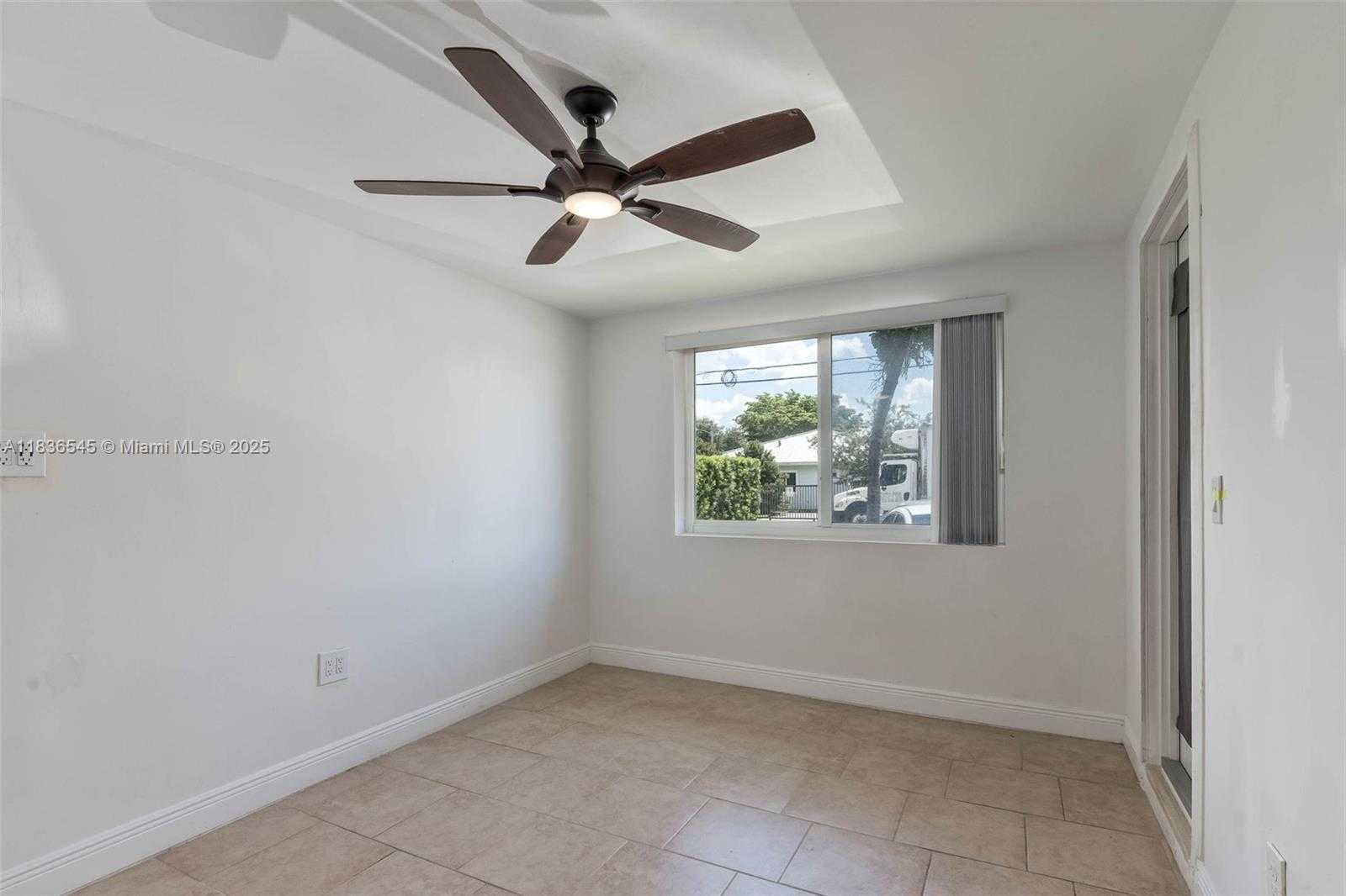 Small Image of 3916 SOUTH WEST 58TH AVE, Miami Number 11