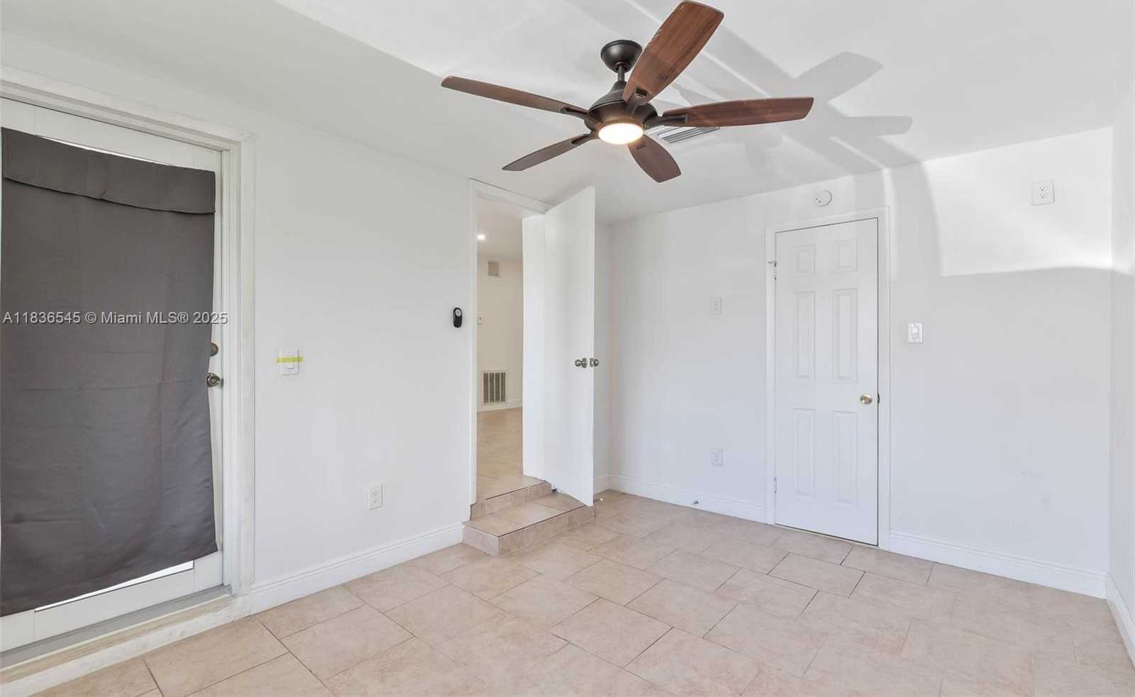 Small Image of 3916 SOUTH WEST 58TH AVE, Miami Number 12