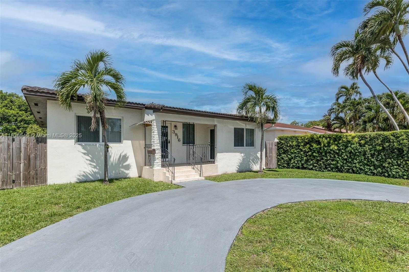 Small Image of 3916 SOUTH WEST 58TH AVE, Miami Number 2