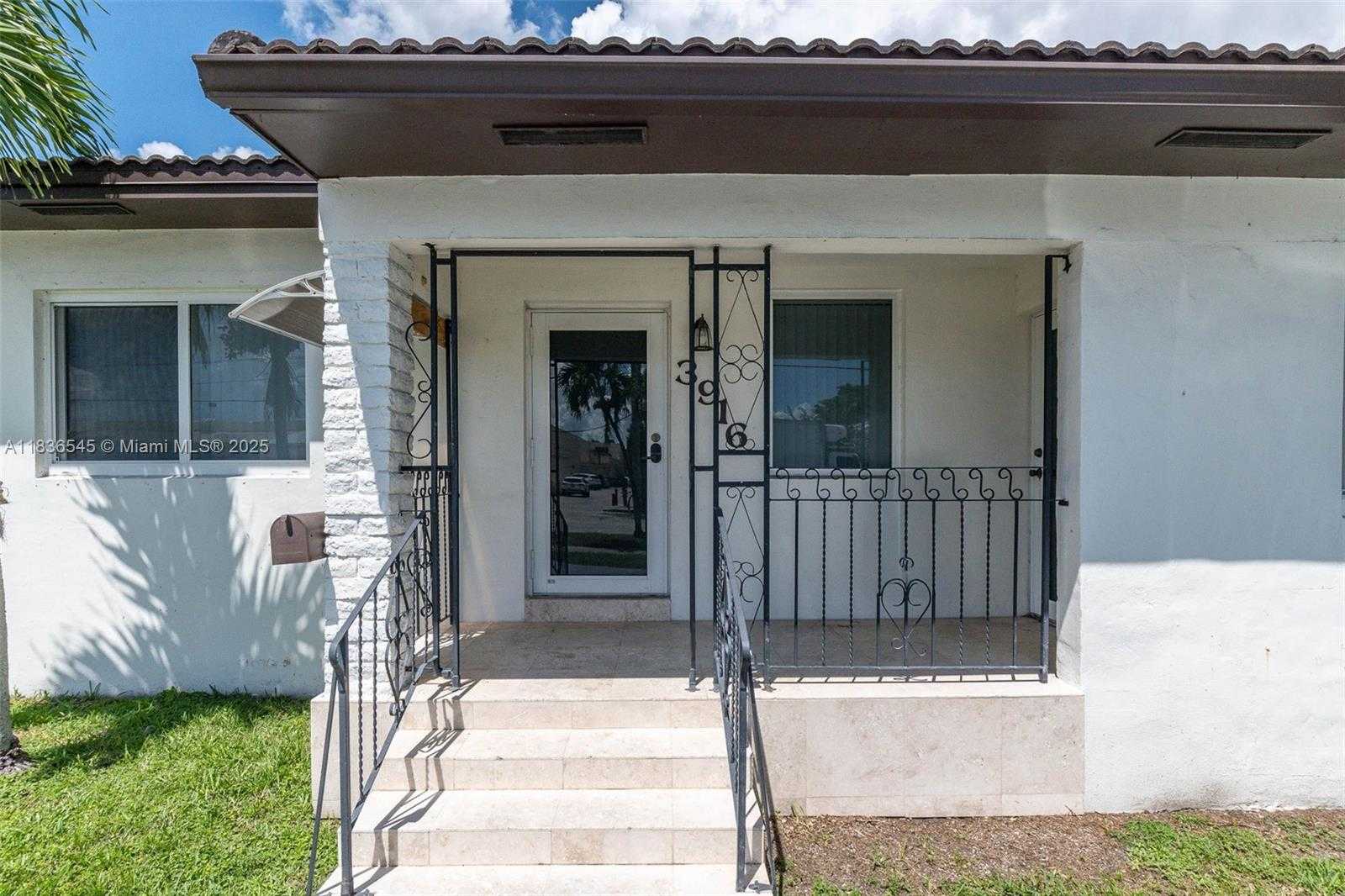 Small Image of 3916 SOUTH WEST 58TH AVE, Miami Number 3