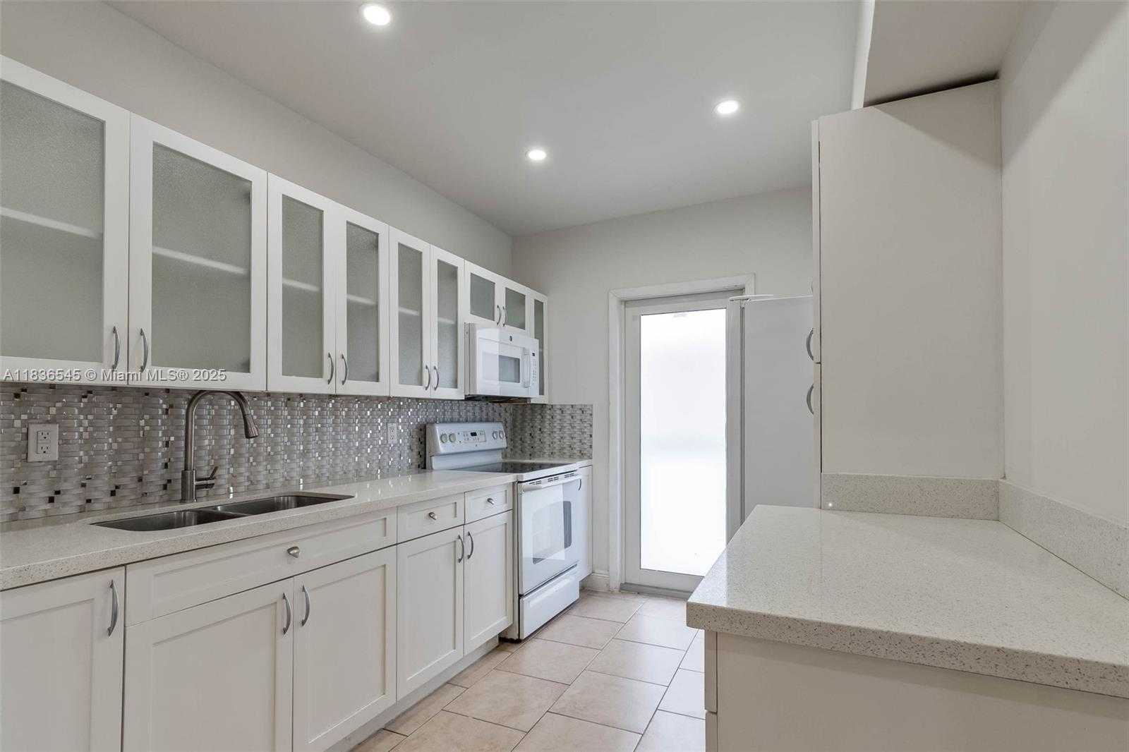 Small Image of 3916 SOUTH WEST 58TH AVE, Miami Number 7
