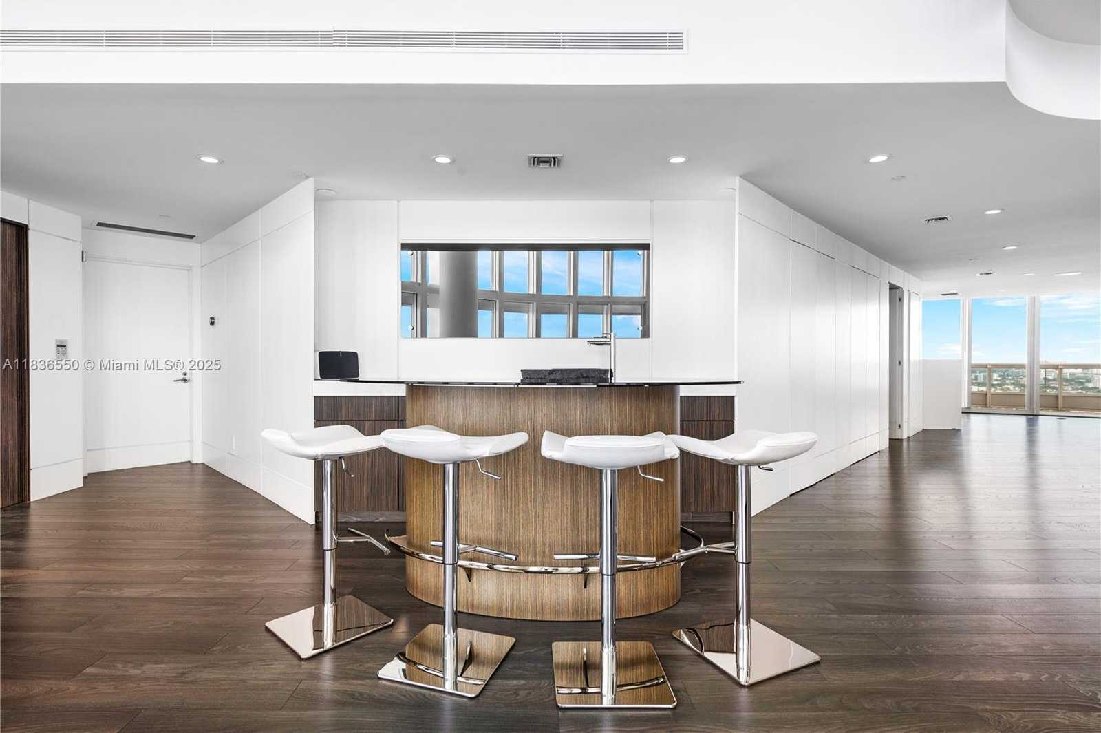 Small Image of 1643 BRICKELL AVE #3301, Miami Number 22