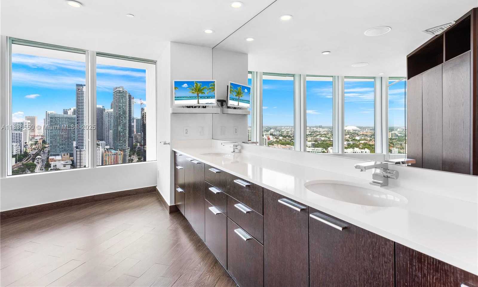 Small Image of 1643 BRICKELL AVE #3301, Miami Number 34