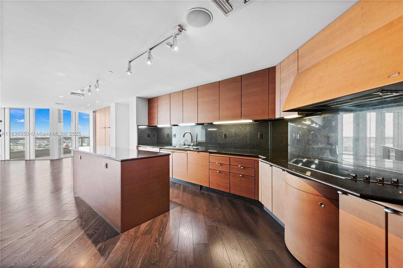 Small Image of 1643 BRICKELL AVE #3301, Miami Number 6