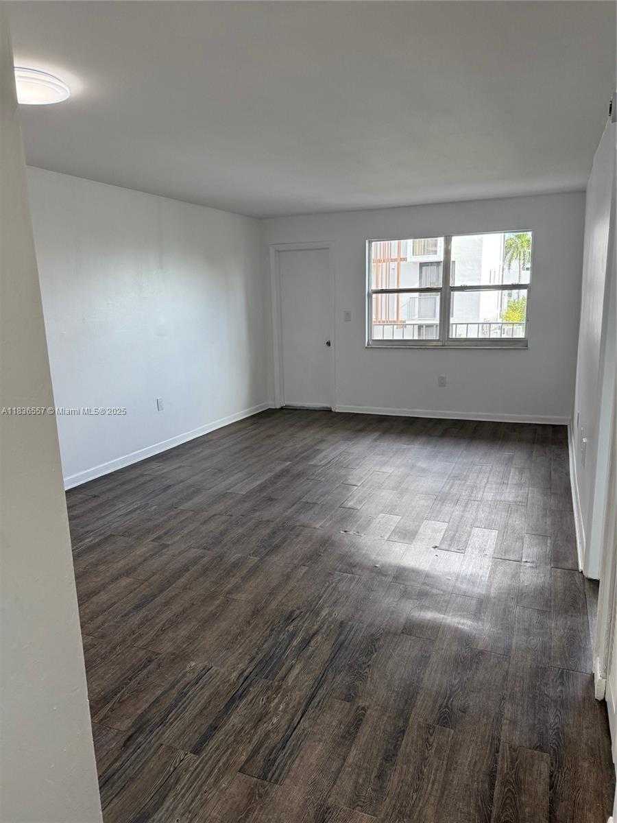 Small Image of 528 MERIDIAN AVE #404, Miami Beach Number 3