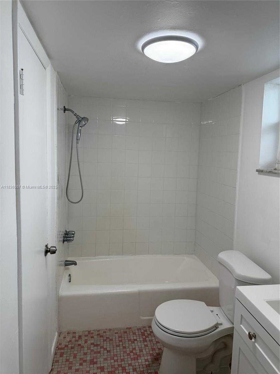 Small Image of 528 MERIDIAN AVE #404, Miami Beach Number 7