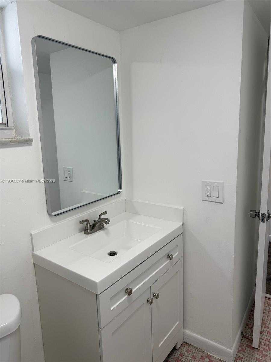 Small Image of 528 MERIDIAN AVE #404, Miami Beach Number 8