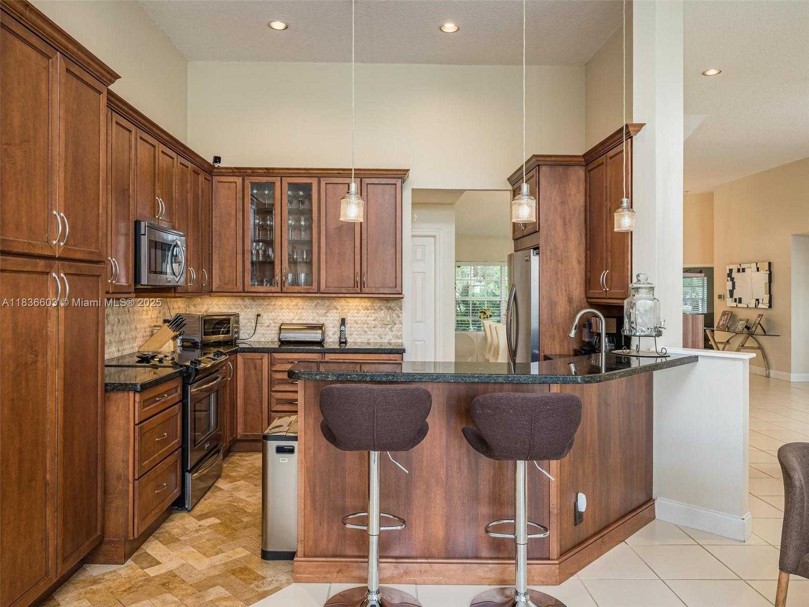 Small Image of 643 LAKE BLVD, Weston Number 8