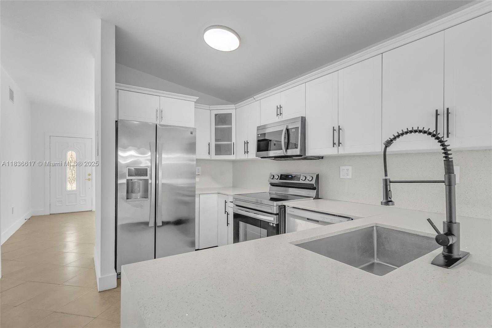 Small Image of 8811 NORTH WEST 112TH TER, Hialeah Gardens Number 19
