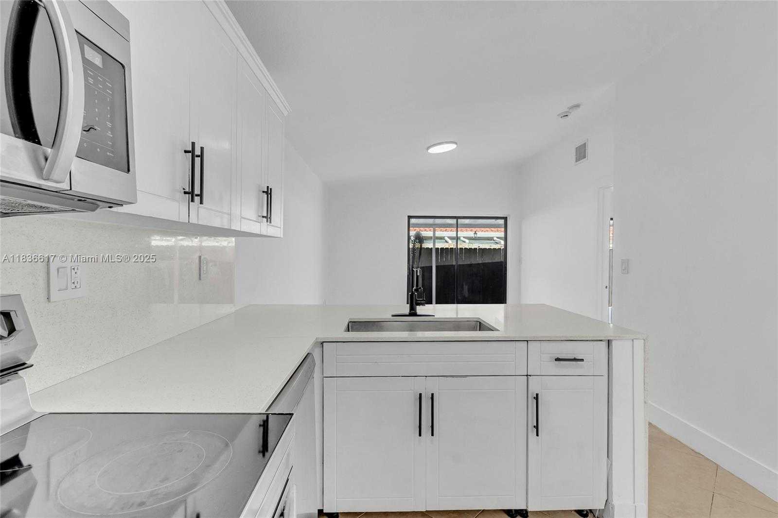 Small Image of 8811 NORTH WEST 112TH TER, Hialeah Gardens Number 20
