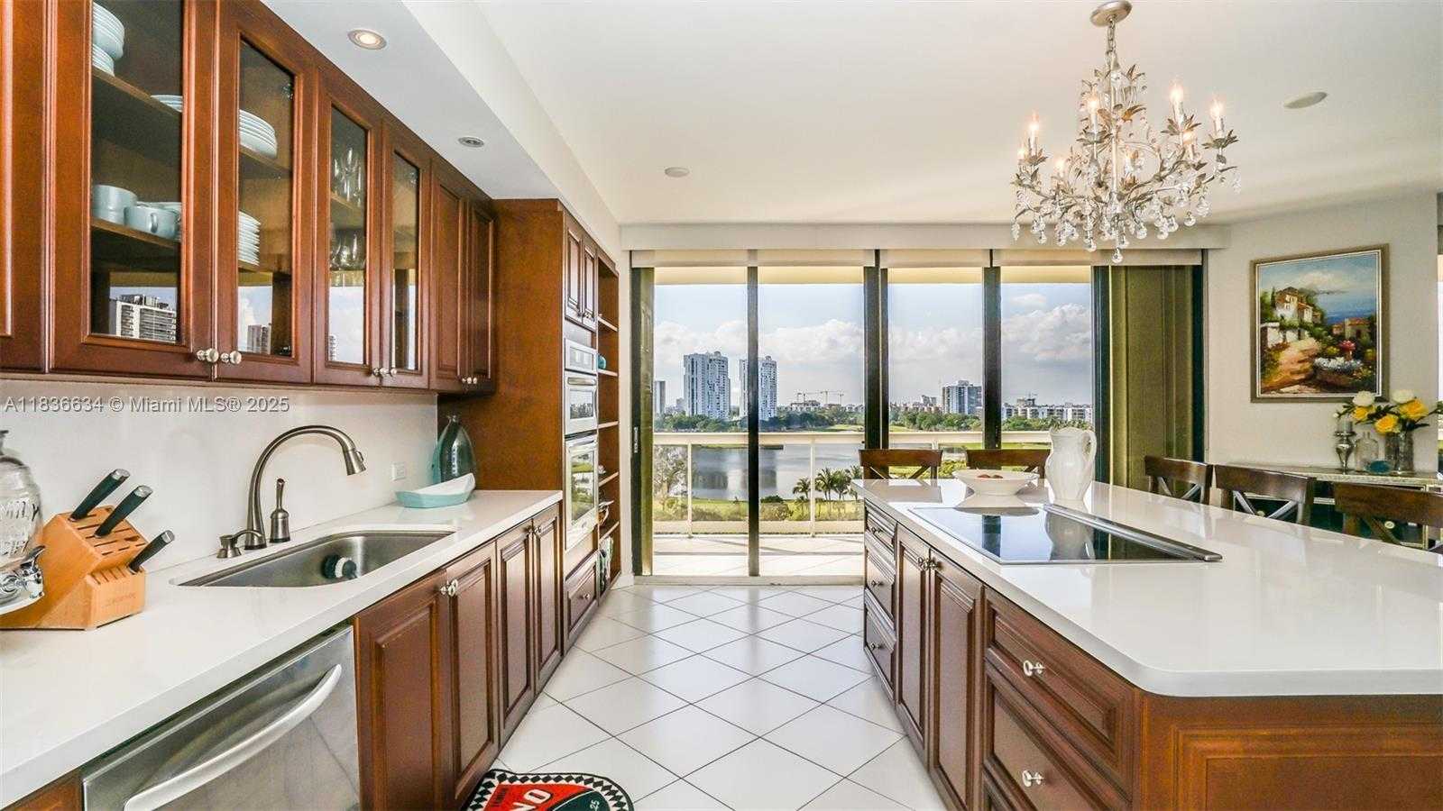Small Image of 20191 EAST COUNTRY CLUB DR #901, Aventura Number 4