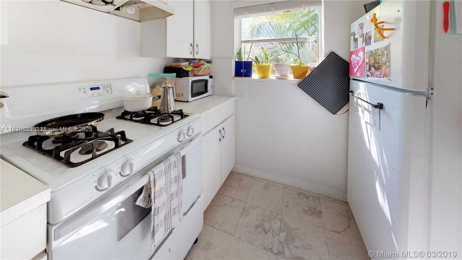 Small Image of 725 NORTH EAST 73RD ST, Miami Number 16