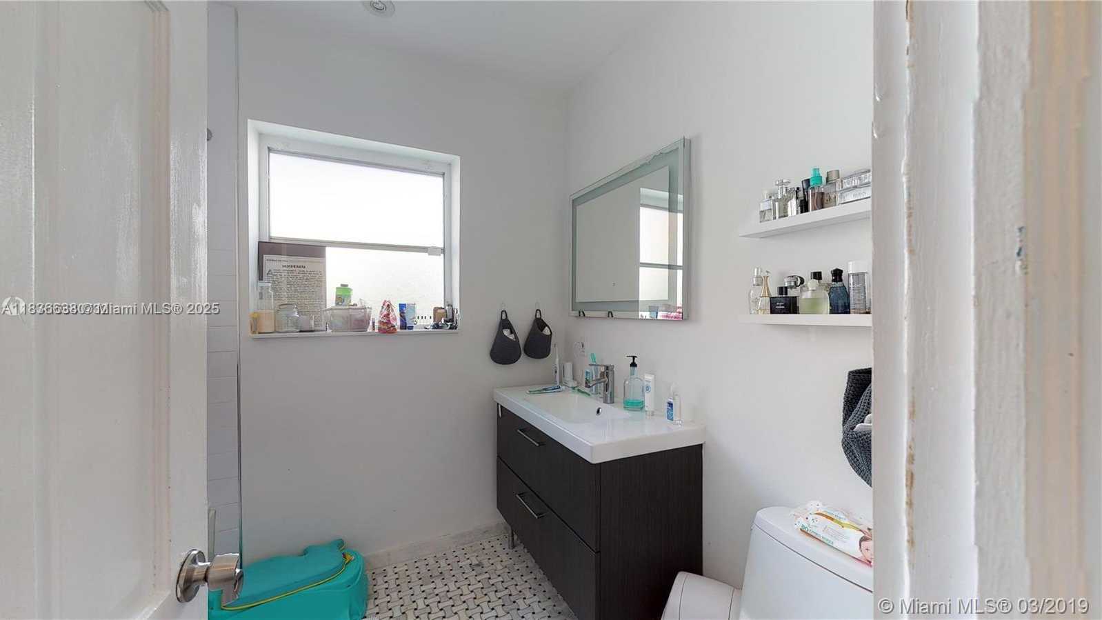 Small Image of 725 NORTH EAST 73RD ST, Miami Number 21