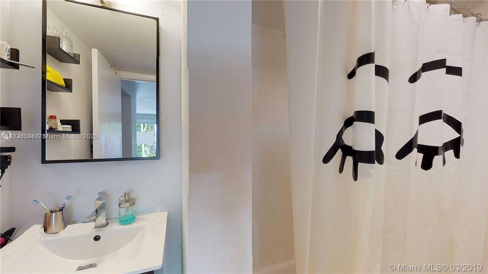 Small Image of 725 NORTH EAST 73RD ST, Miami Number 25
