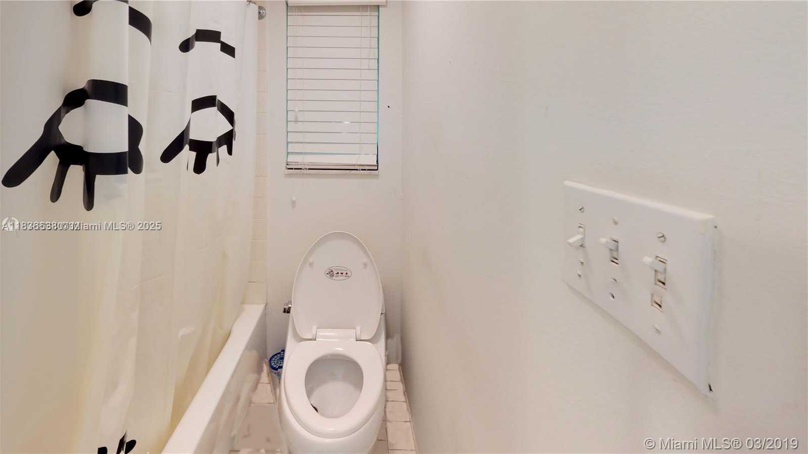 Small Image of 725 NORTH EAST 73RD ST, Miami Number 26