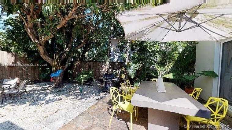 Small Image of 725 NORTH EAST 73RD ST, Miami Number 30