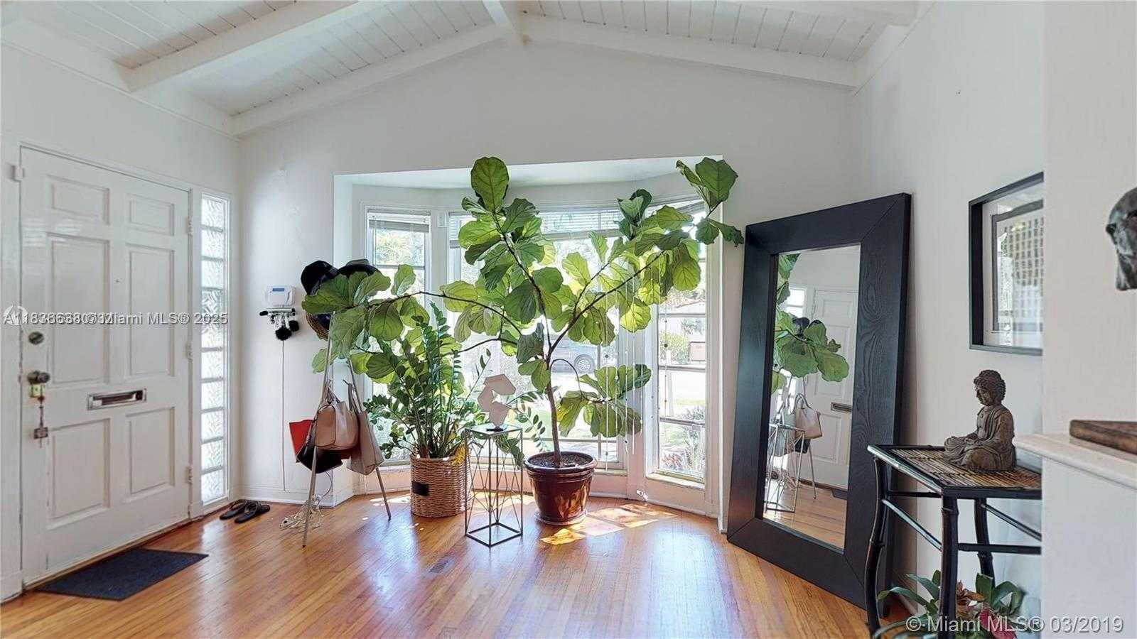 Small Image of 725 NORTH EAST 73RD ST, Miami Number 9