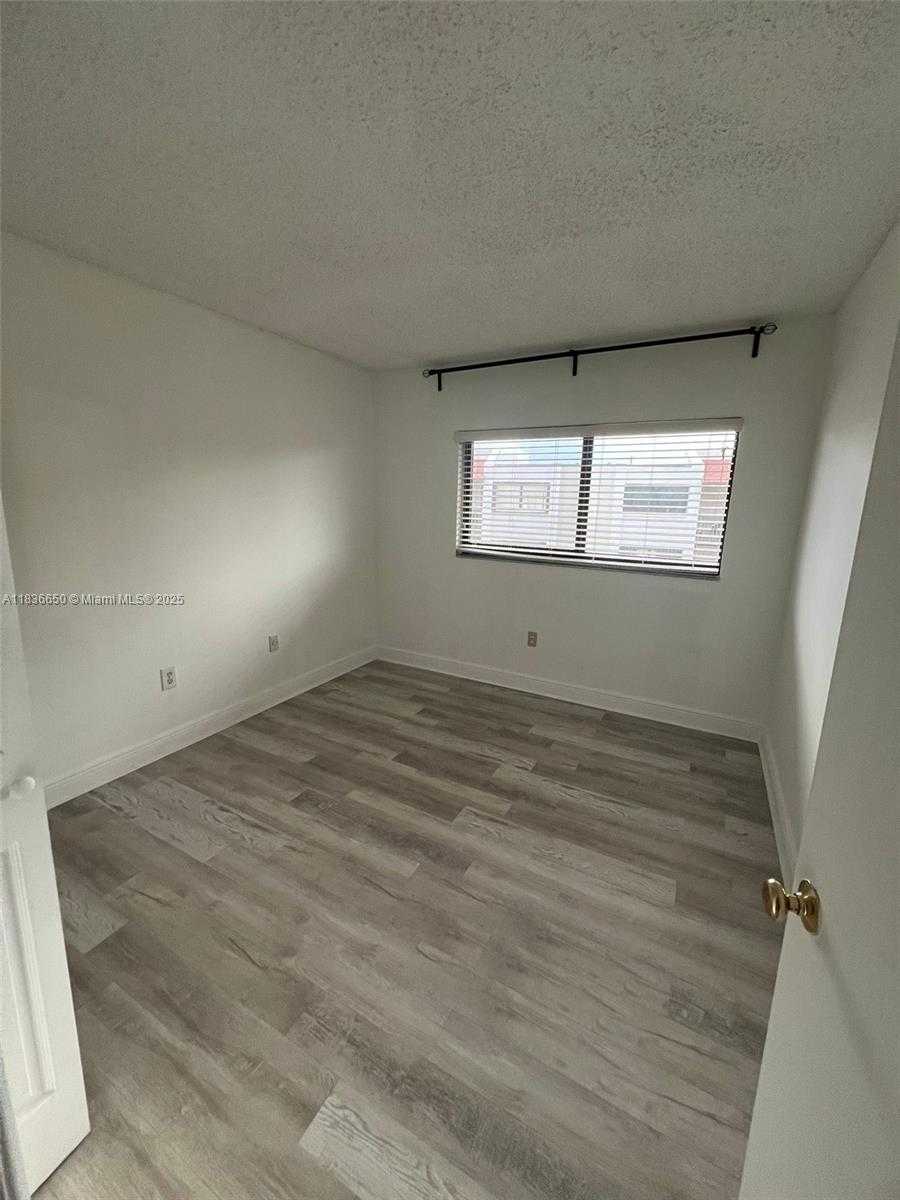 Small Image of 8875 FONTAINEBLEAU BLVD #202, Miami Number 12