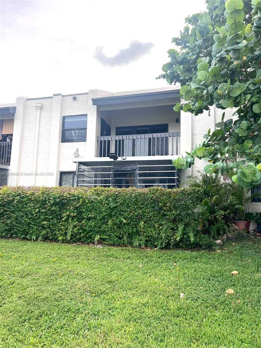 Small Image of 8875 FONTAINEBLEAU BLVD #202, Miami Number 22