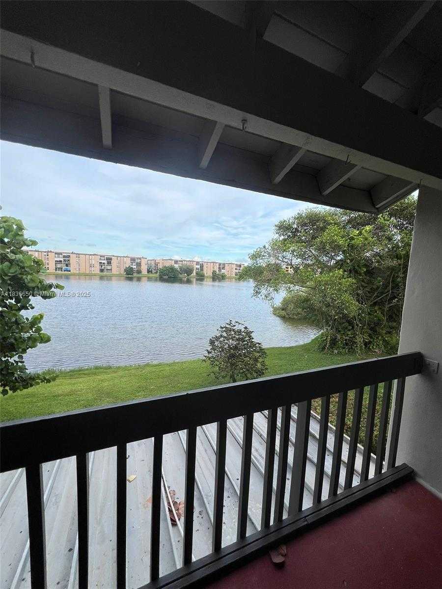 Small Image of 8875 FONTAINEBLEAU BLVD #202, Miami Number 24