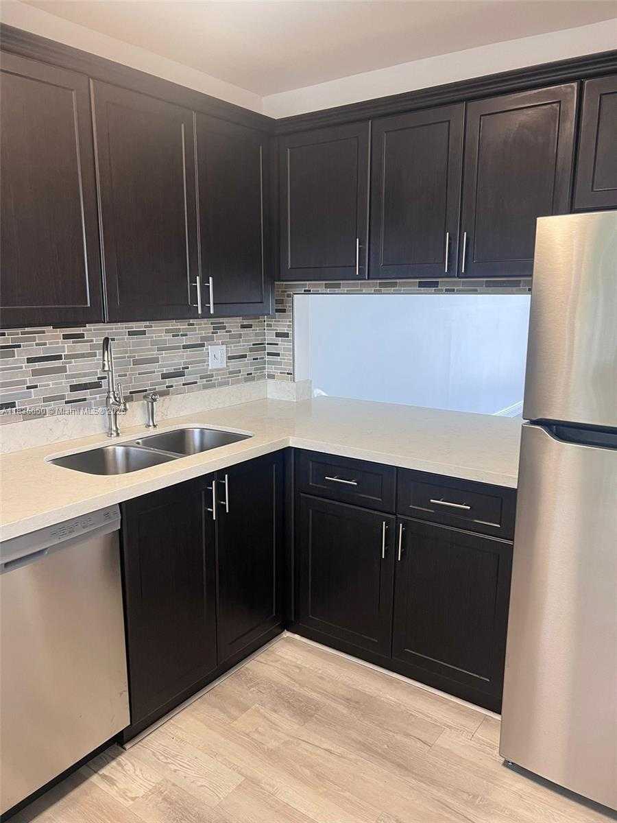 Small Image of 8875 FONTAINEBLEAU BLVD #202, Miami Number 3